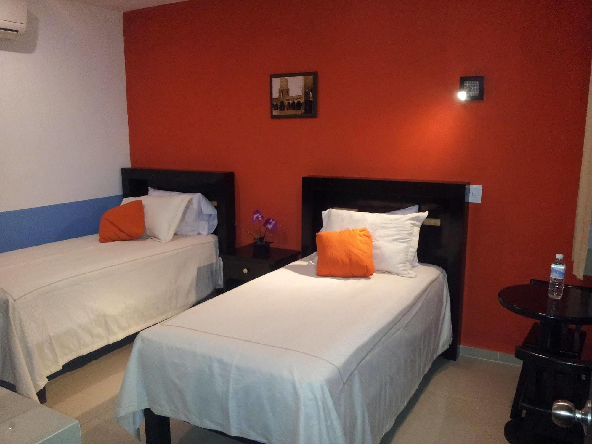 Hotel Catedral كامبيش المظهر الخارجي الصورة