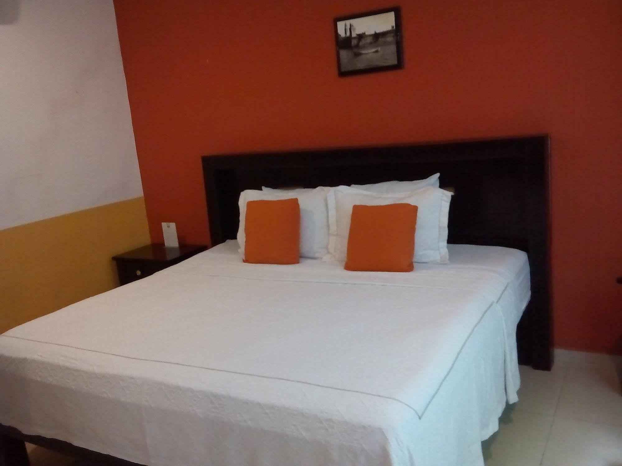 Hotel Catedral كامبيش المظهر الخارجي الصورة
