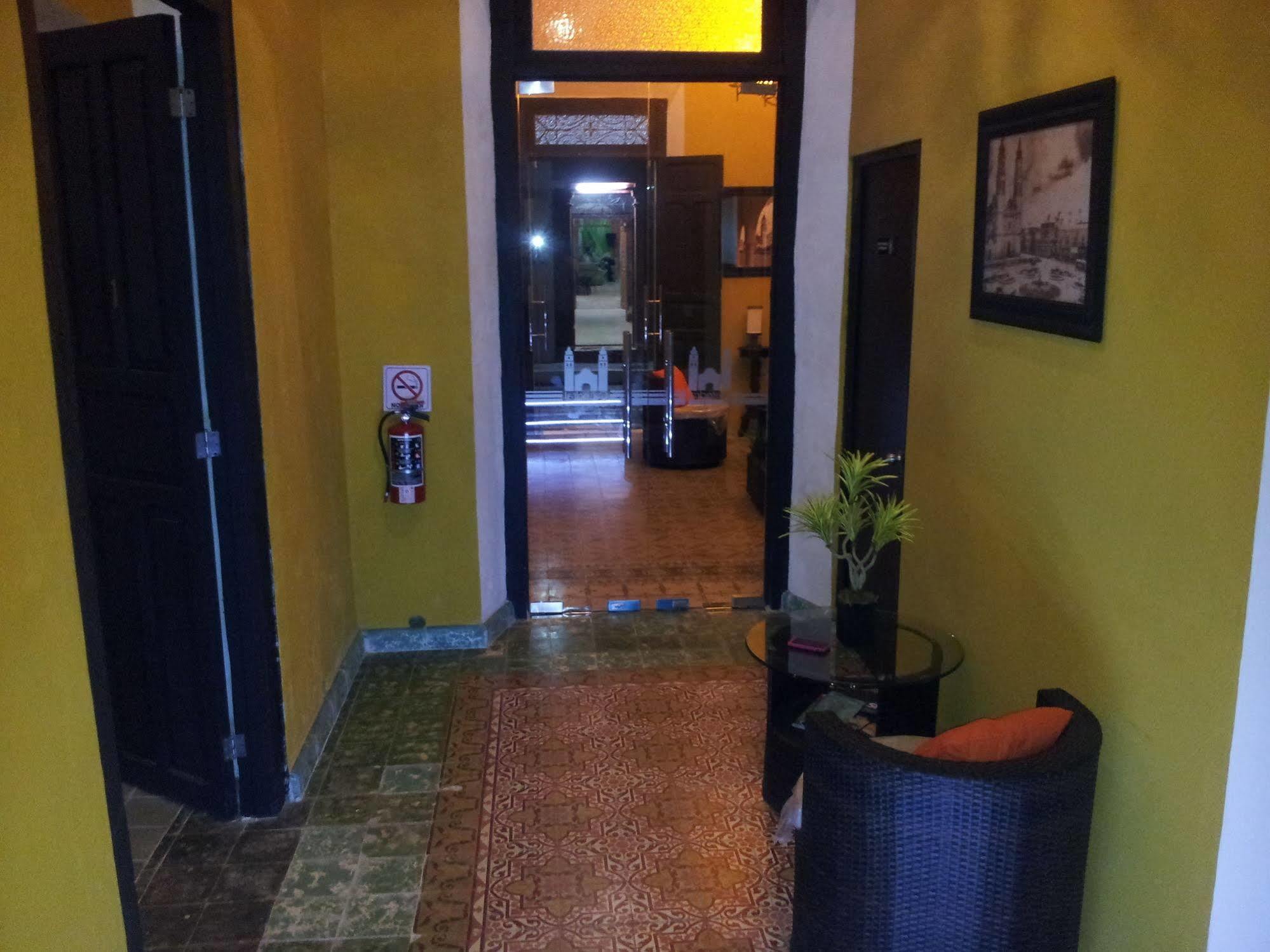 Hotel Catedral كامبيش المظهر الخارجي الصورة